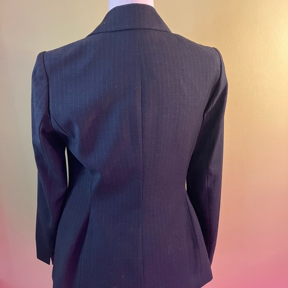 Calvin Klein Gray Pinstripe Suit Jacket. Preowned Size 6. - Picture 3 of 5